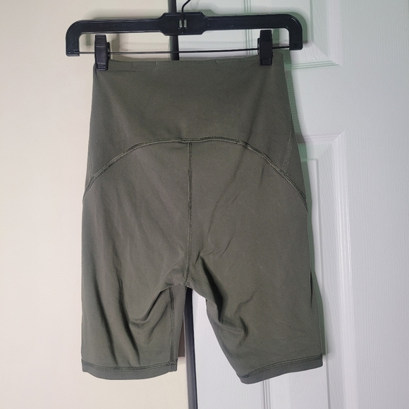 Lululemon Blissful Bend Super High-Rise Short 8" in Army Green Size 4 - Picture 9 of 11